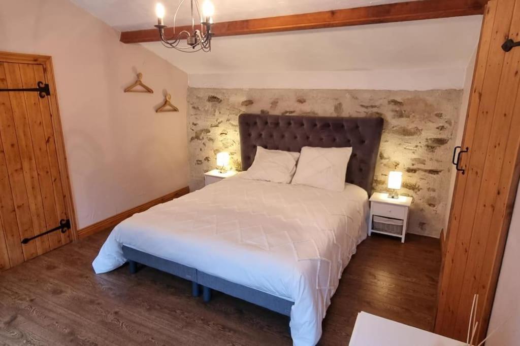 Le Pavillon Bleu Vouvant - Gite Maison Экстерьер фото