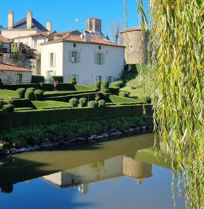 Le Pavillon Bleu Vouvant - Gite Maison Экстерьер фото